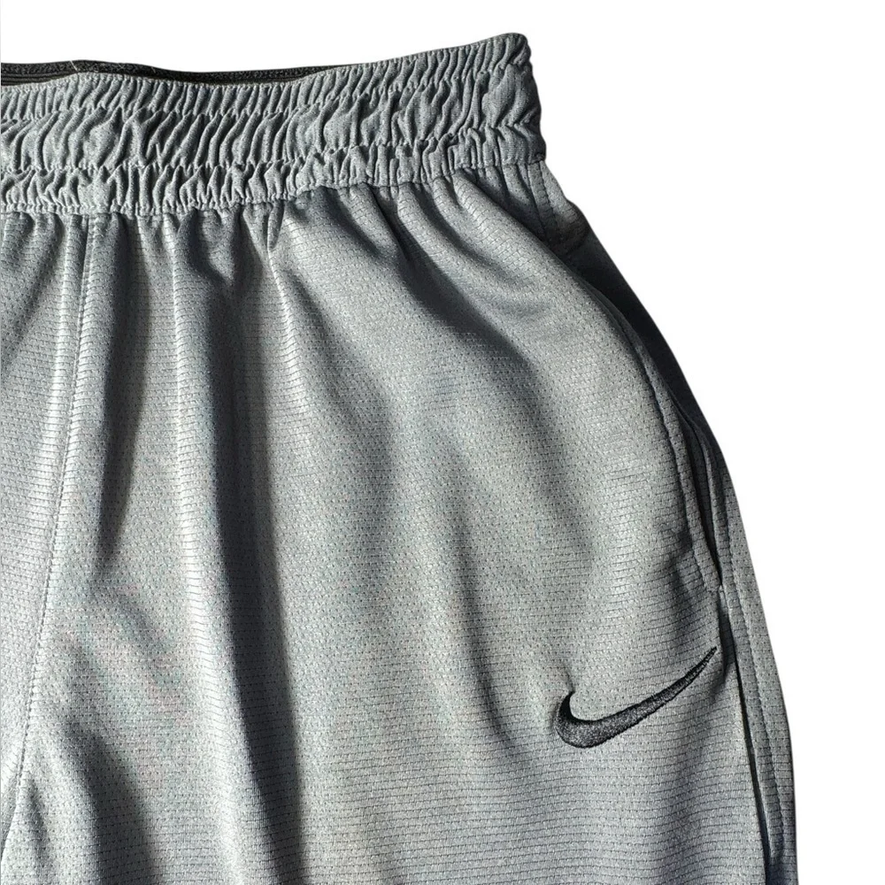 Nike Dri-Fit Performance Sport Shorts grey teen size large